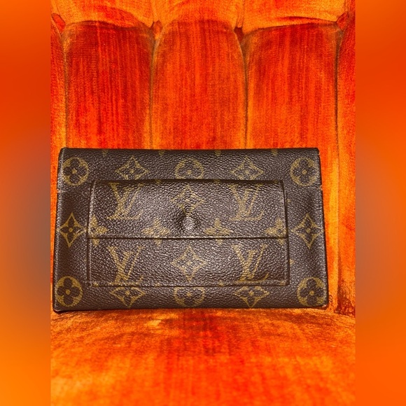 Louis Vuitton Handbags - Louis Vuitton Black and Brown Wallet​​